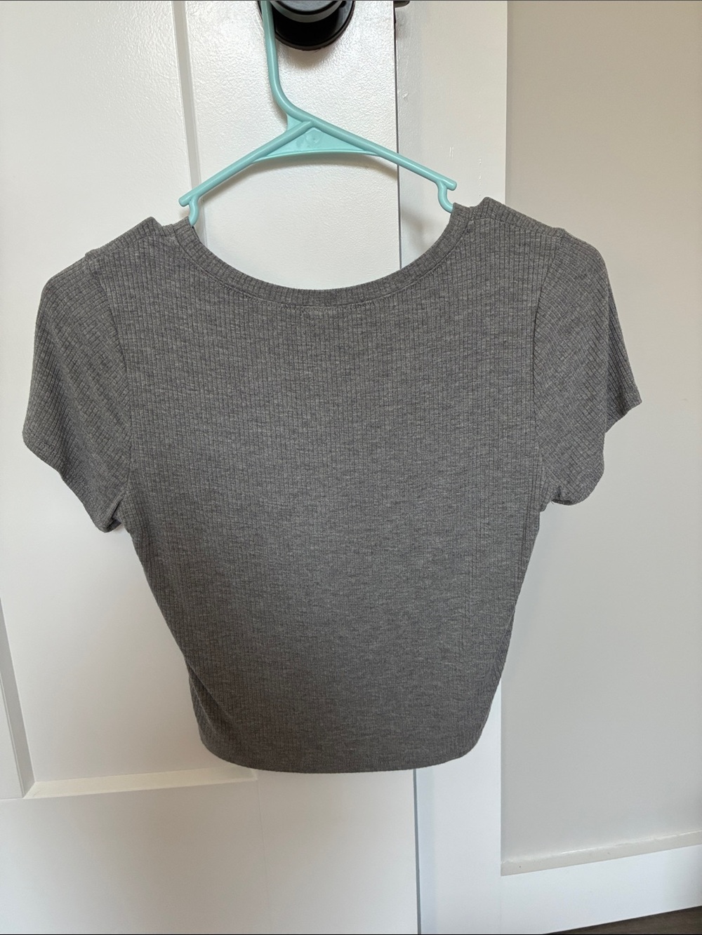 Bozzolo Gray Ribbed Short Sleeve Crop Top - Picture 3 of 4